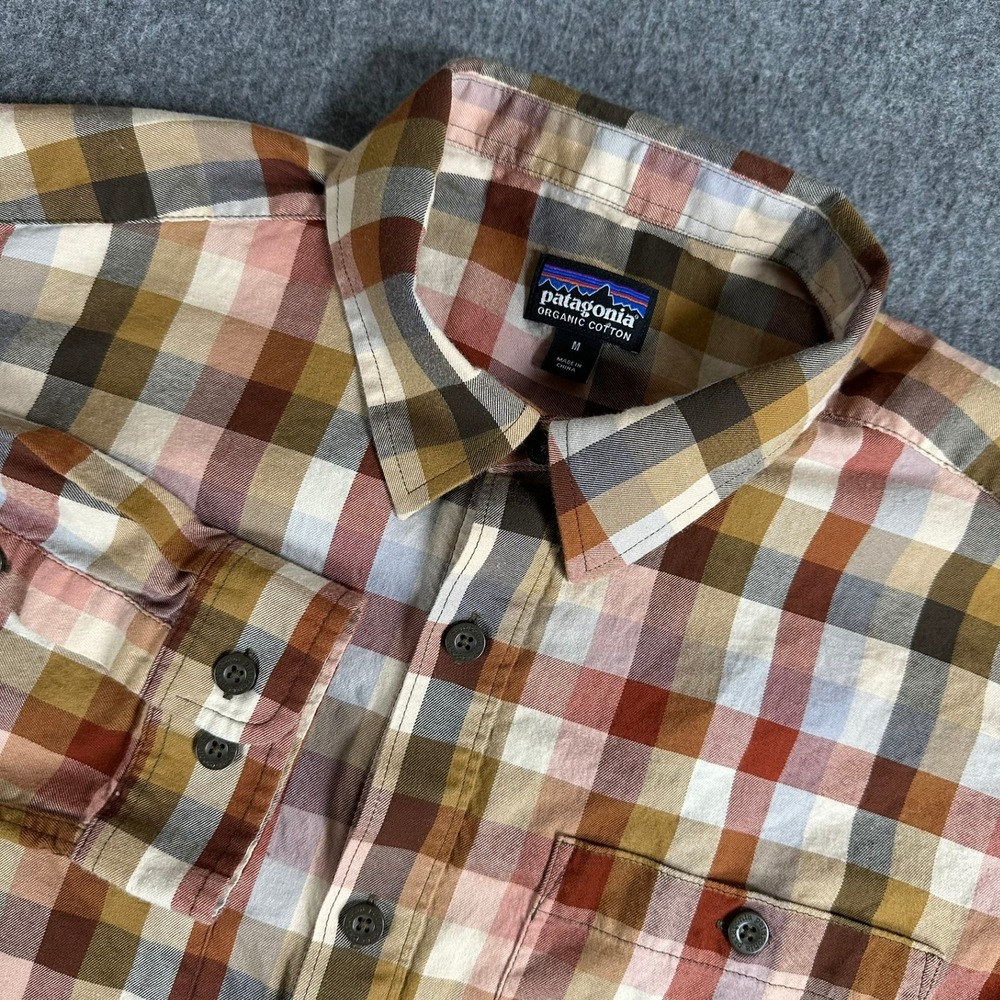 Patagonia Plaid Button Up Shirt Men's‎ Size Medium Long Sleeve Outdoor